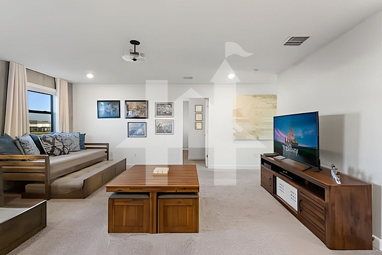 6BR Storey Lake Villa w/ Pool, Spa & EV Charger