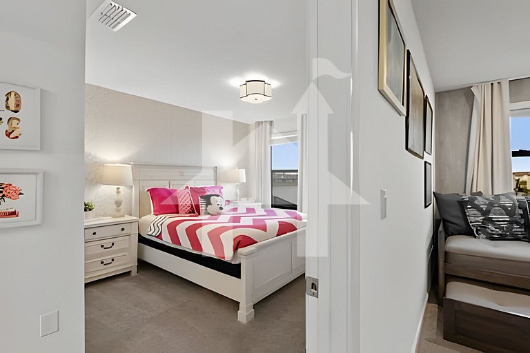 6BR Storey Lake Villa w/ Pool, Spa & EV Charger