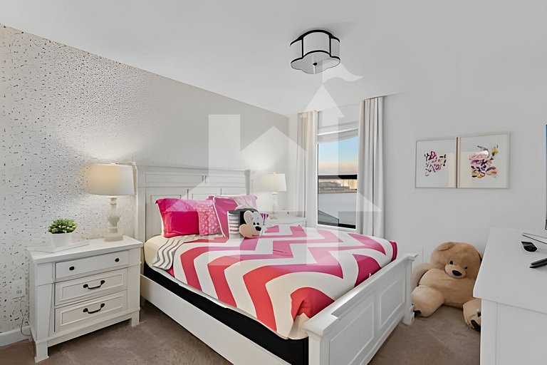 6BR Storey Lake Villa w/ Pool, Spa & EV Charger