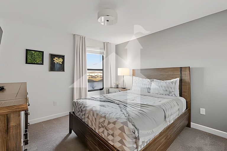 6BR Storey Lake Villa w/ Pool, Spa & EV Charger