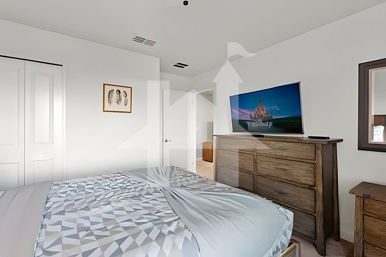 6BR Storey Lake Villa w/ Pool, Spa & EV Charger