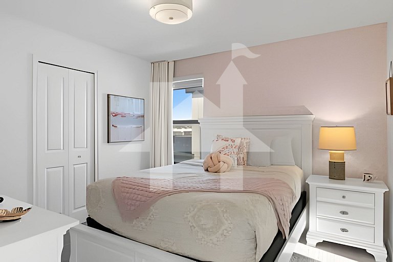 6BR Storey Lake Villa w/ Pool, Spa & EV Charger