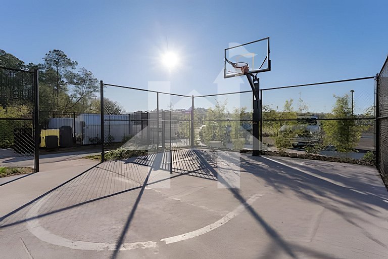 6BR Storey Lake Villa w/ Pool, Spa & EV Charger