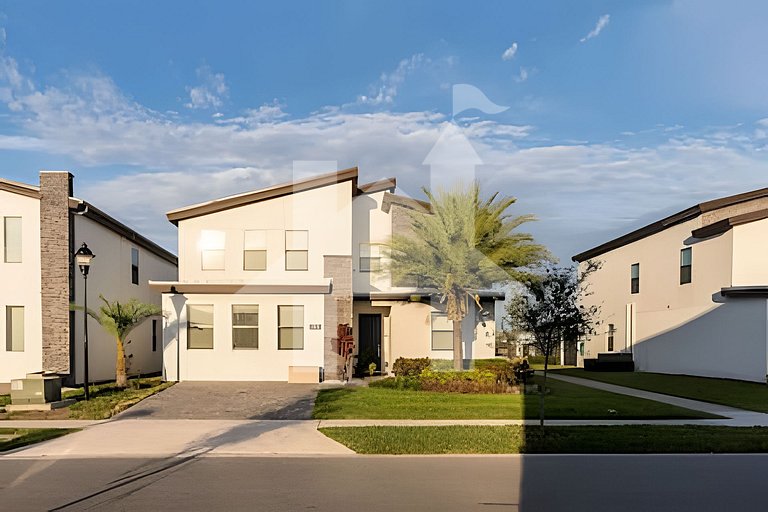 6BR Storey Lake Villa w/ Pool, Spa & EV Charger