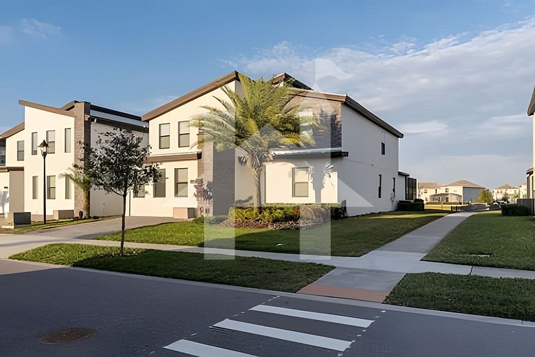 6BR Storey Lake Villa w/ Pool, Spa & EV Charger