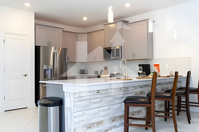 9BR Villa w/ Pool & Game Room Near Disney