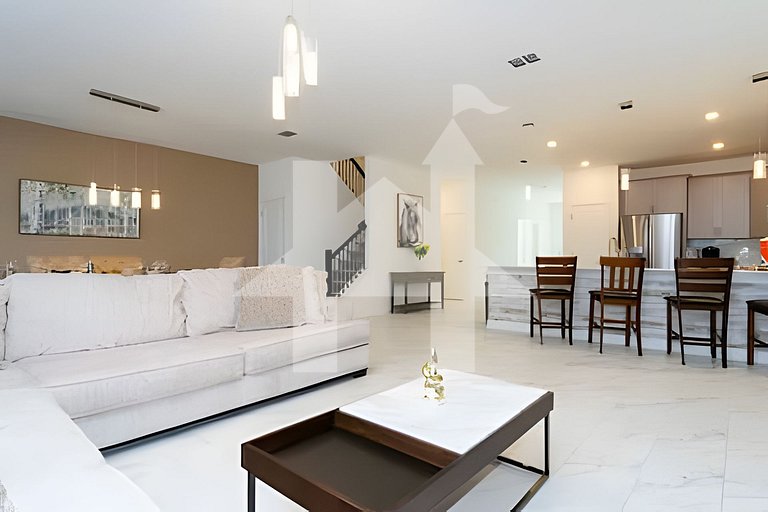 9BR Villa w/ Pool & Game Room Near Disney