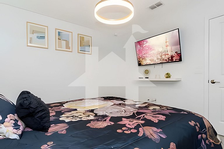 9BR Villa w/ Pool & Game Room Near Disney