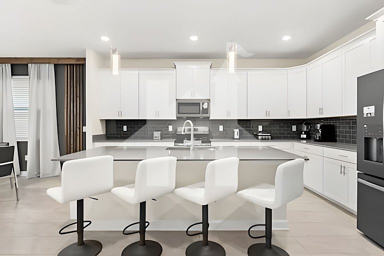 6BR Villa w/ Pool & Themed Rooms