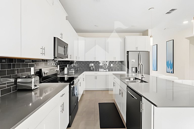 6BR Villa w/ Pool & Themed Rooms