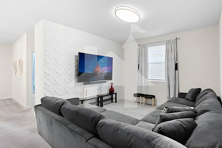 6BR Villa w/ Pool & Themed Rooms