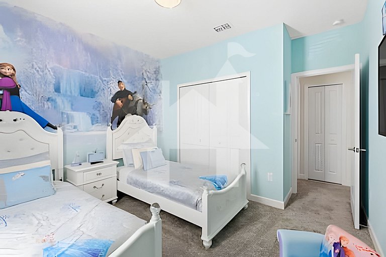 6BR Villa w/ Pool & Themed Rooms