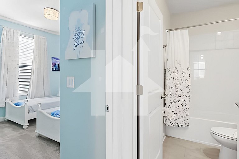 6BR Villa w/ Pool & Themed Rooms