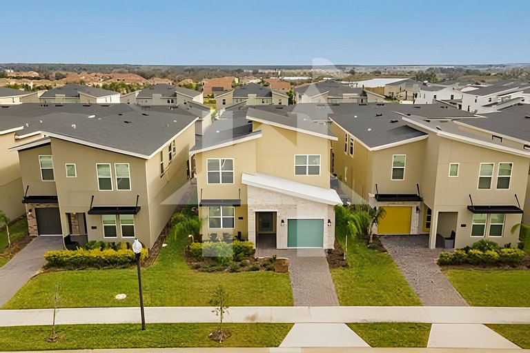 5BR Villa w/ Pool & Game Room near Disney