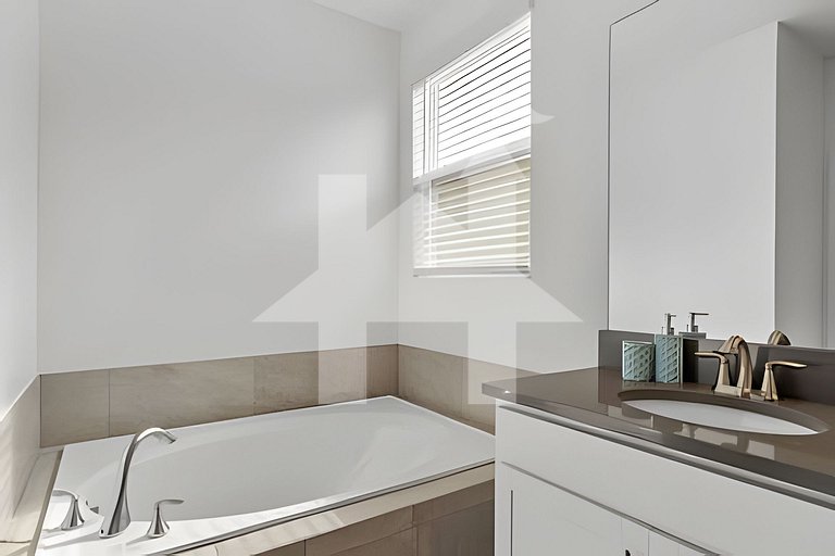 5BR Villa w/ Pool & Game Room near Disney