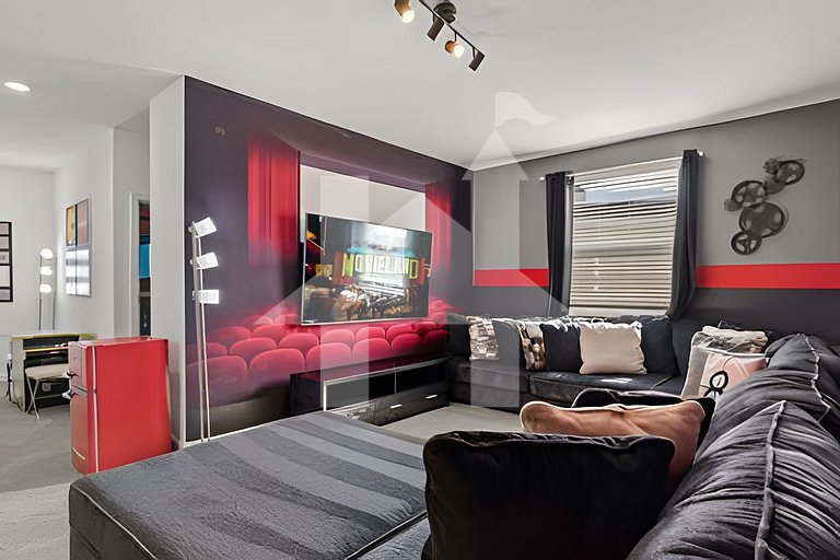 6BR Disney-Themed Villa + Pool & Game Room