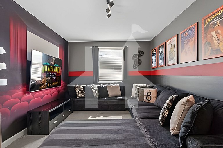 6BR Disney-Themed Villa + Pool & Game Room