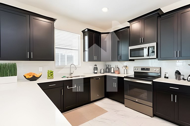 6BR Villa w/ Pool & Game Room near Disney