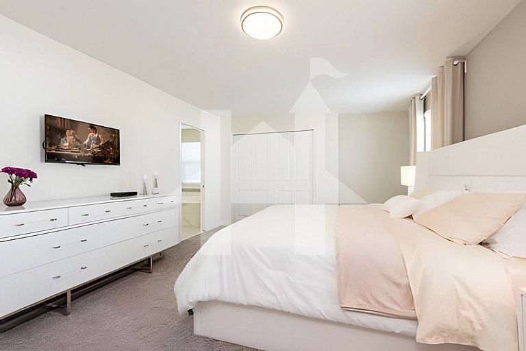 6BR Villa w/ Pool & Game Room near Disney