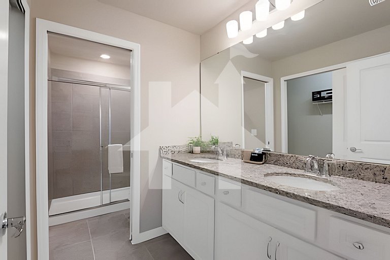 Disney 5BR Resort Home + Lazy River & Mini Golf