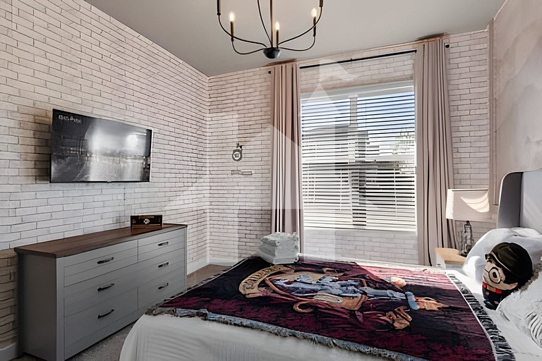 5BR Villa w/ Pool, Game Room + Themes Near Disney