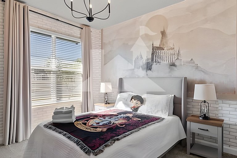 5BR Villa w/ Pool, Game Room + Themes Near Disney