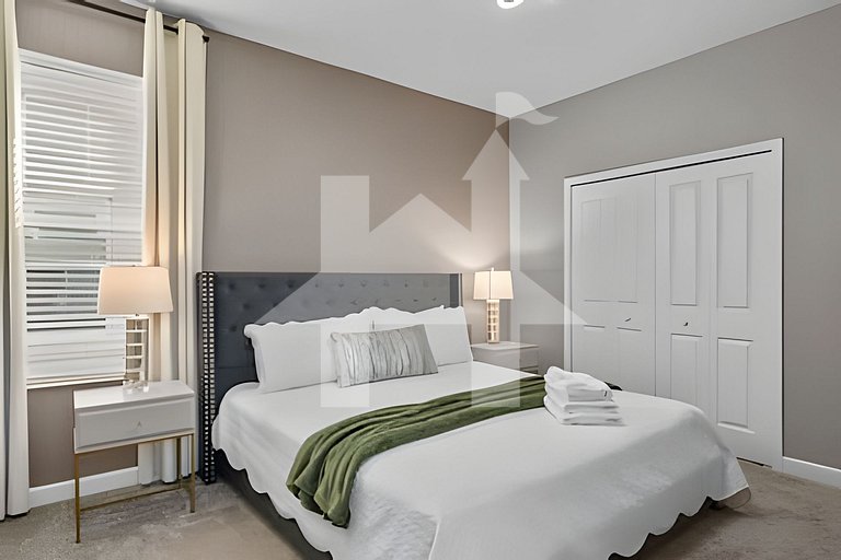 5BR Villa w/ Pool, Game Room + Themes Near Disney