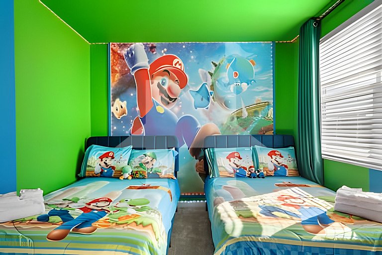 5BR Villa w/ Pool, Game Room + Themes Near Disney