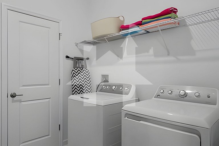 5BR Villa w/ Pool, Game Room + Themes Near Disney