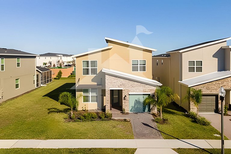 5BR Villa w/ Pool, Game Room + Themes Near Disney