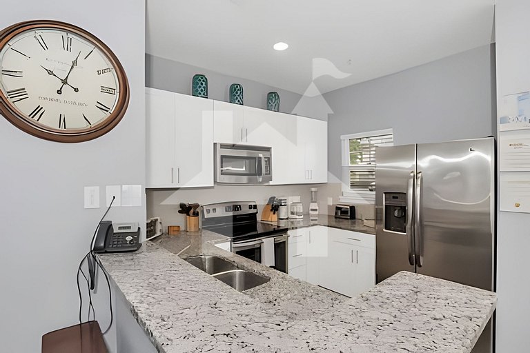 Stylish 4BR Townhome – 10 Min to Disney!