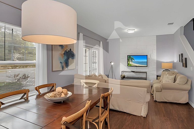 Stylish 4BR Townhome – 10 Min to Disney!
