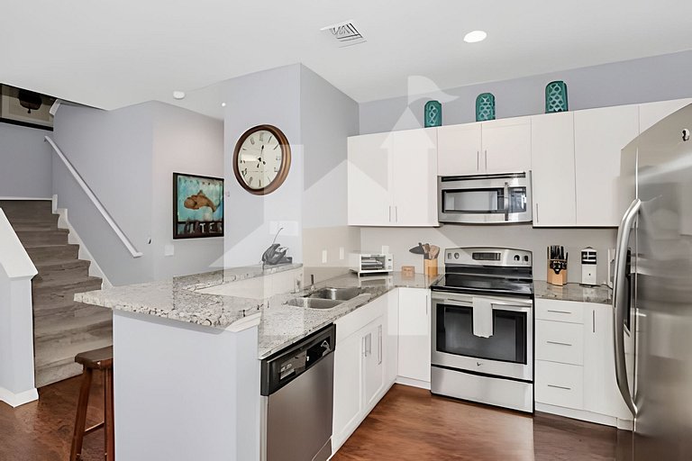 Stylish 4BR Townhome – 10 Min to Disney!