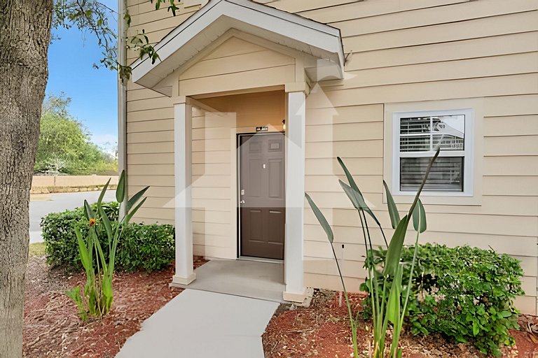 Stylish 4BR Townhome – 10 Min to Disney!