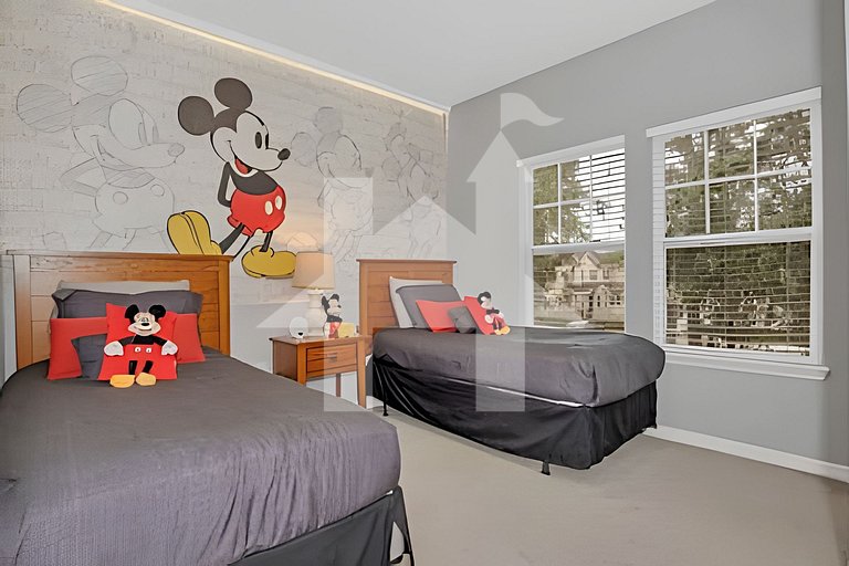 Stylish 4BR Townhome – 10 Min to Disney!