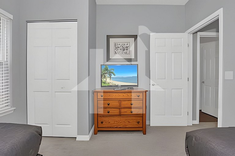 Stylish 4BR Townhome – 10 Min to Disney!