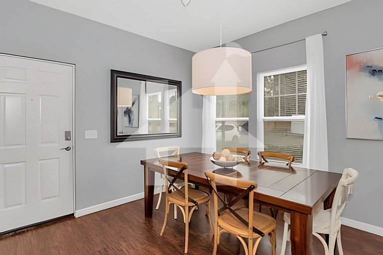 Stylish 4BR Townhome – 10 Min to Disney!