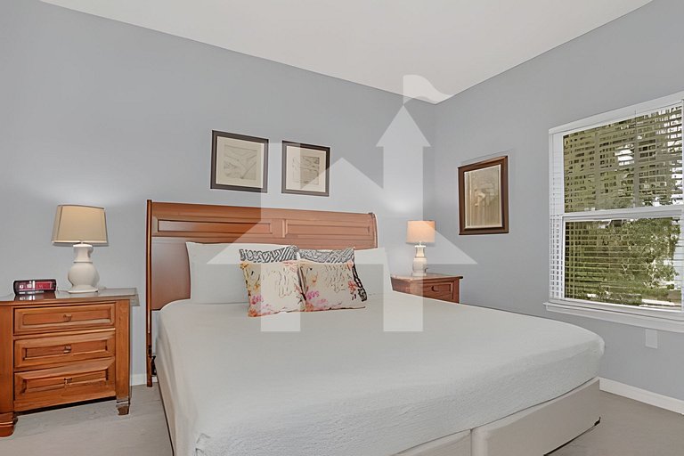 Stylish 4BR Townhome – 10 Min to Disney!