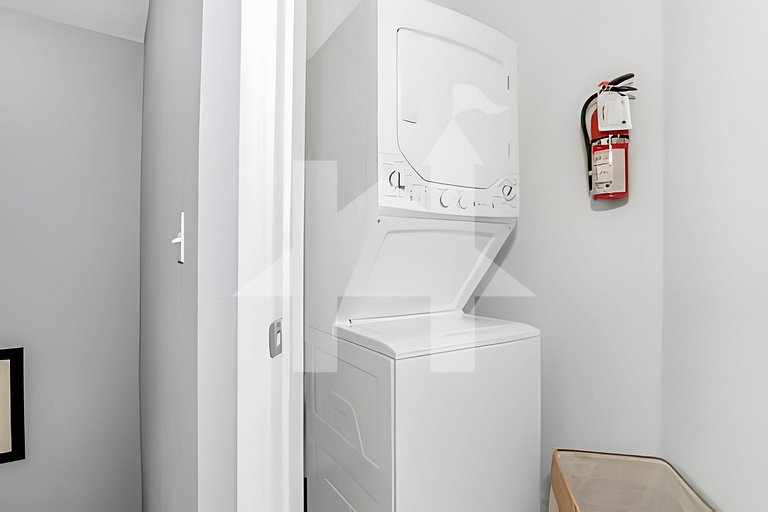 Stylish 4BR Townhome – 10 Min to Disney!