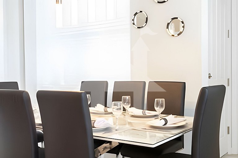 Vacation Home Near Disney, 6 bedrooms