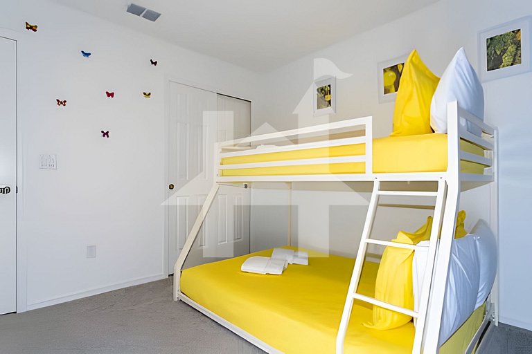 Vacation Home Near Disney, 6 bedrooms