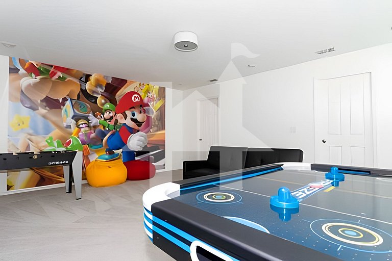 Vacation Home Near Disney, 6 bedrooms