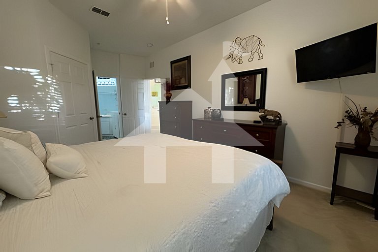 Windsor Hills 3BR Condo near Disney + Pool