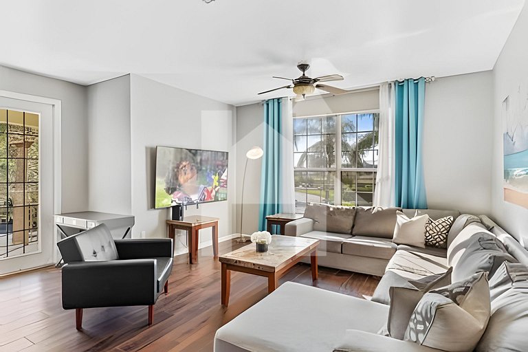 Vista Cay 4BR Condo w/ Balcony & Foosball Fun