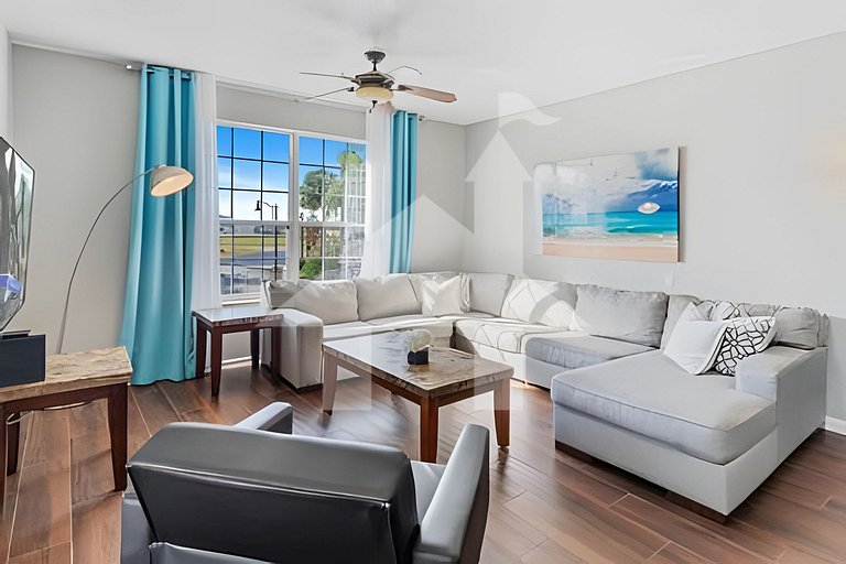 Vista Cay 4BR Condo w/ Balcony & Foosball Fun