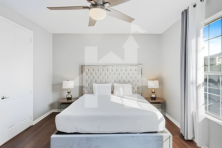 Vista Cay 4BR Condo w/ Balcony & Foosball Fun