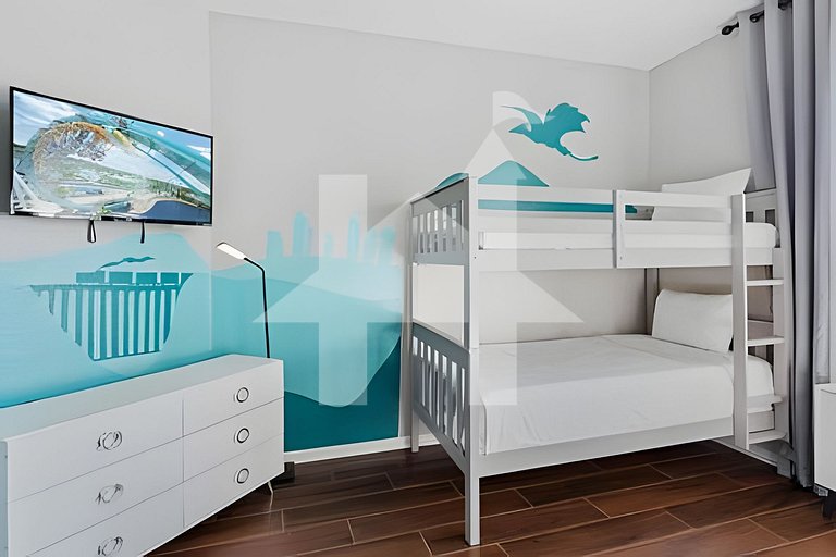 Vista Cay 4BR Condo w/ Balcony & Foosball Fun