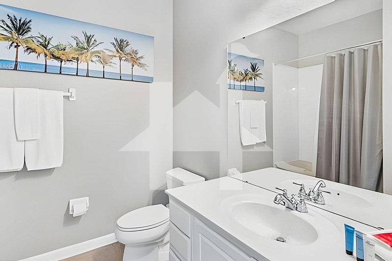 Vista Cay 4BR Condo w/ Balcony & Foosball Fun