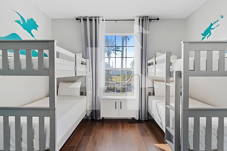 Vista Cay 4BR Condo w/ Balcony & Foosball Fun