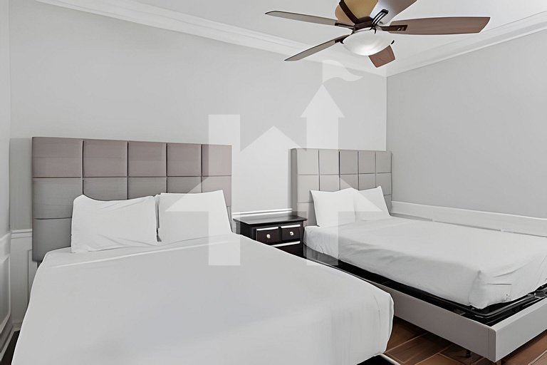 Vista Cay 4BR Condo w/ Balcony & Foosball Fun